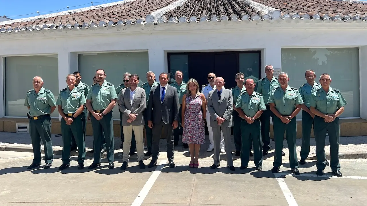 La delegada del Gobierno, Milagros Tolón, estudia con los mandos de la Guardia Civil los datos de criminalidad y las medidas de coordinación y respuesta frente a la delincuencia