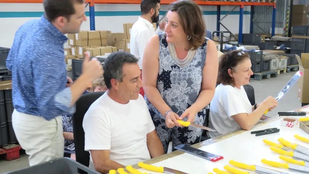 La consejera de Economía, Empresas y Empleo de Castilla-La Mancha, Patricia Franco, en una imagen de archivo durante una visita a un centro especial de empleo