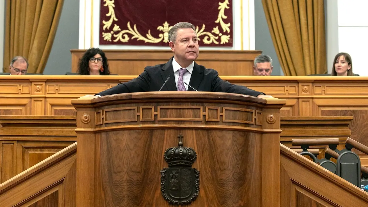El presidente de Castilla-La Mancha, Emiliano García-Page, durante su intervención en el Pleno de las Cortes regionales