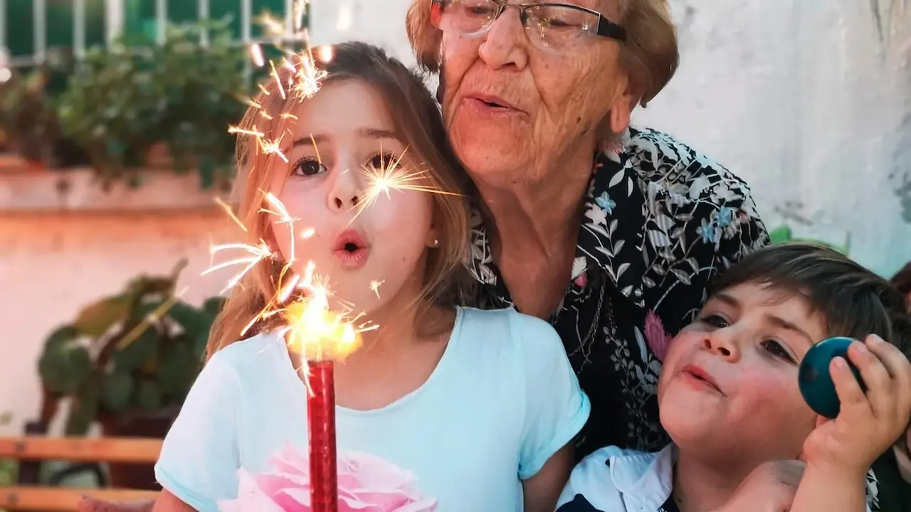 Artecam lanza la campaña #SinEllosYoNoSeríaNada para homenajear a los abuelos