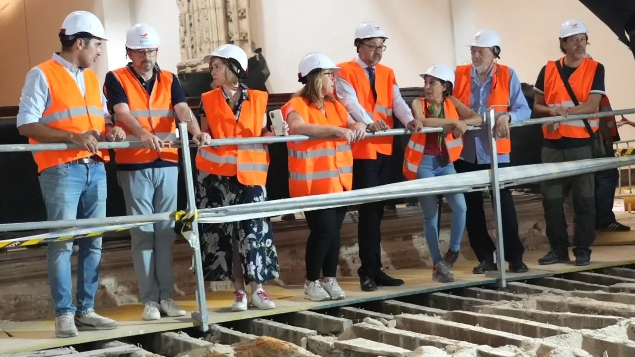 El consejero de Educación, Cultura y Deportes, Amador Pastor, durante la visita que ha realizado a las obras del Museo de Santa Cruz de Toledo