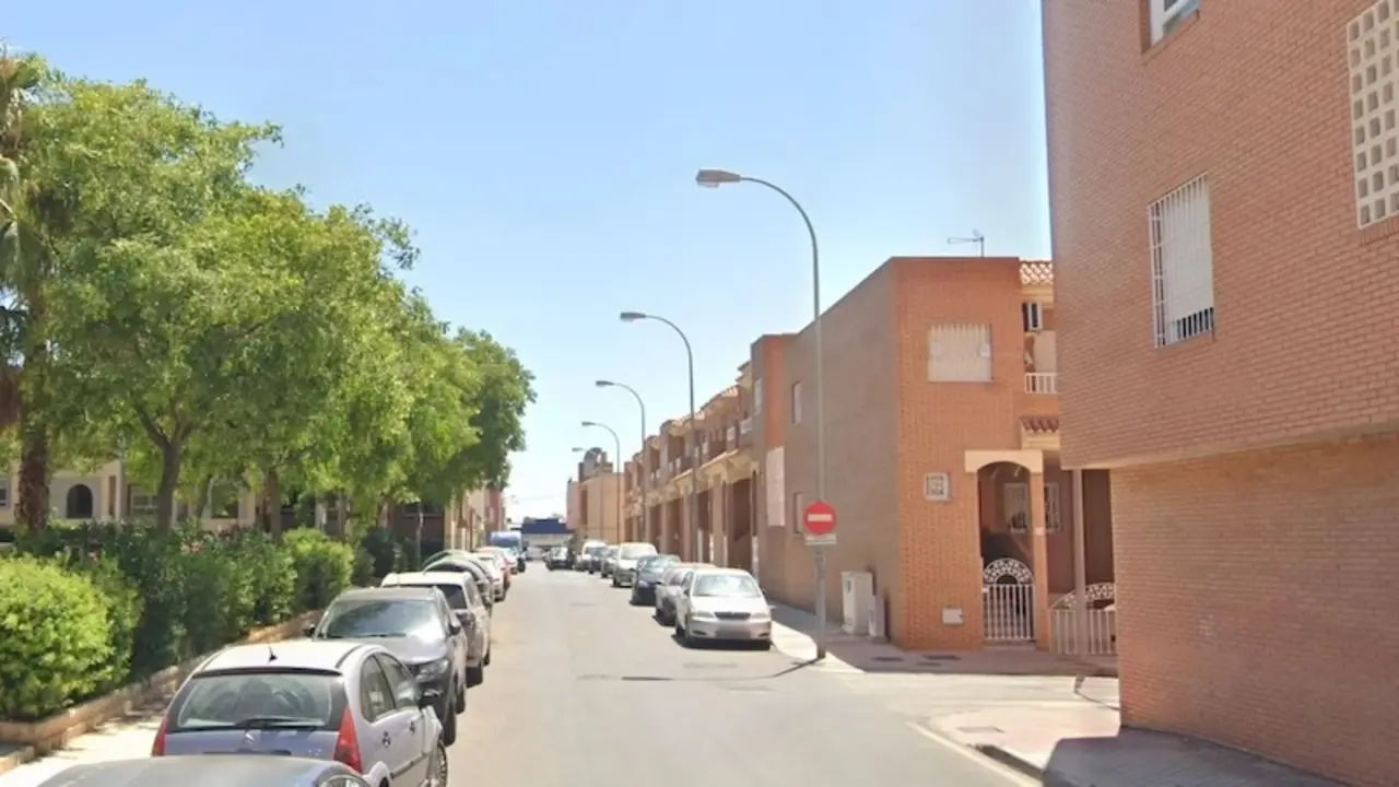 Encuentran a dos jóvenes de 20 y 30 años asesinados a tiros tirados en una calle
