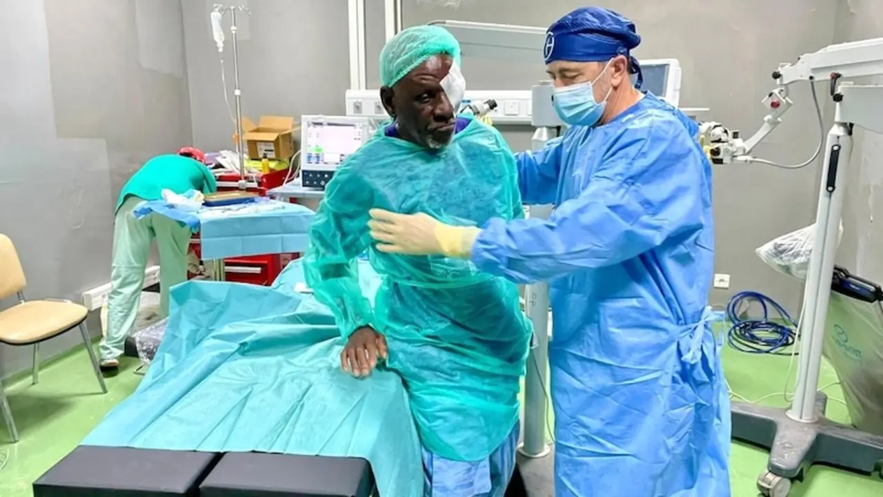 Oftalmólogos del Hospital de Ciudad Real, en una misión con una ONG en Mauritania