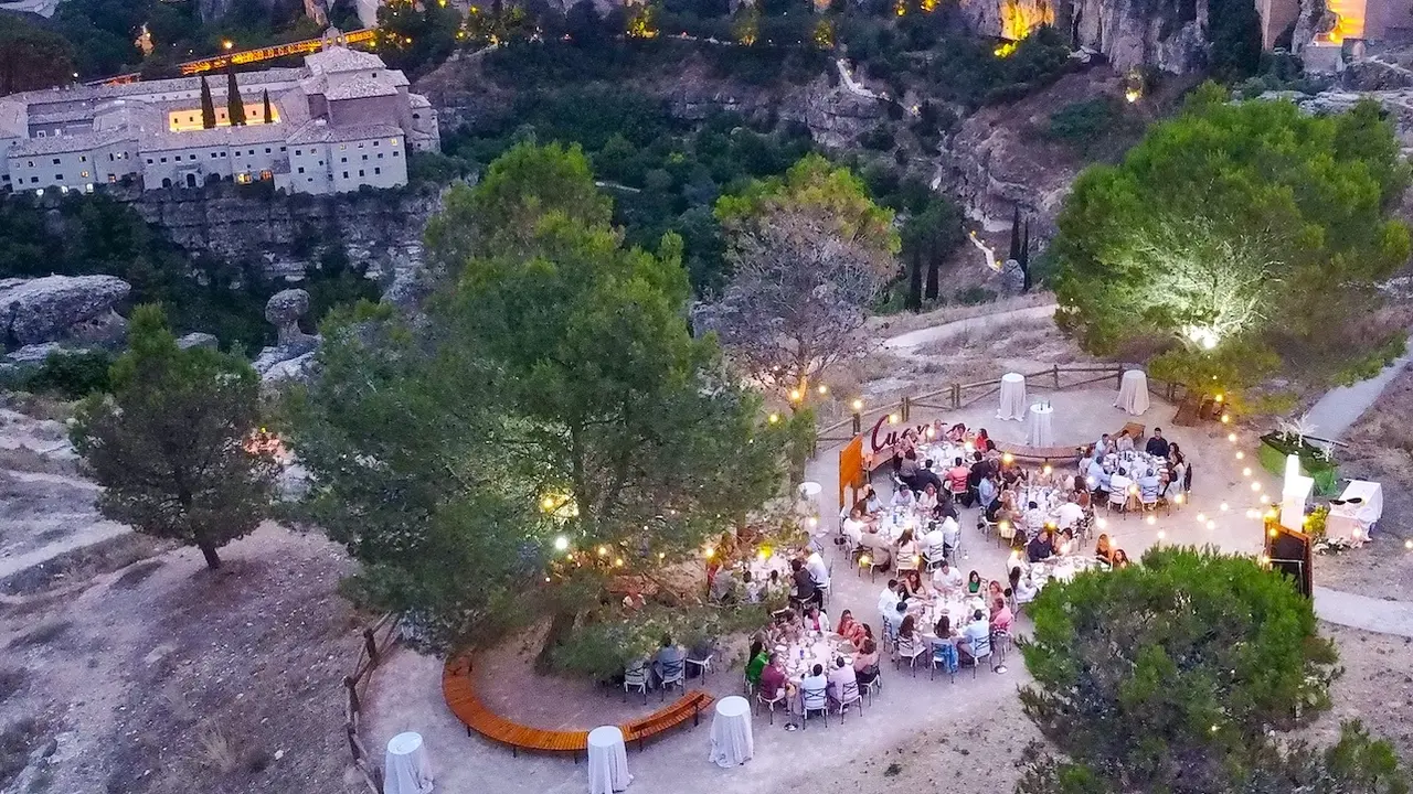 Las cenas en espacios emblemáticos de Cuenca seguirán en el Archivo Histórico tras la celebrada en el Mirador Troitiño