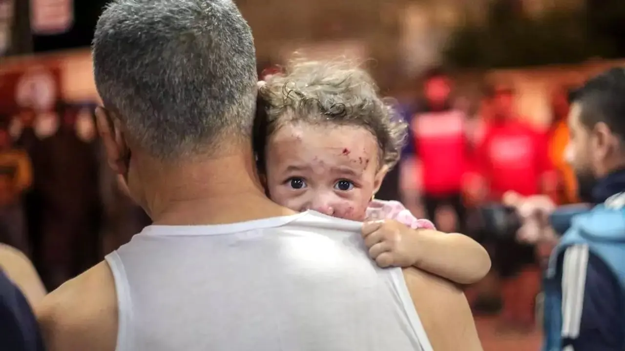 Palestinos heridos en un ataque israelí al sur de Gaza - EFE, guerra, infancia, UNICEF, Palestina, Israel, niños, niña, niño,