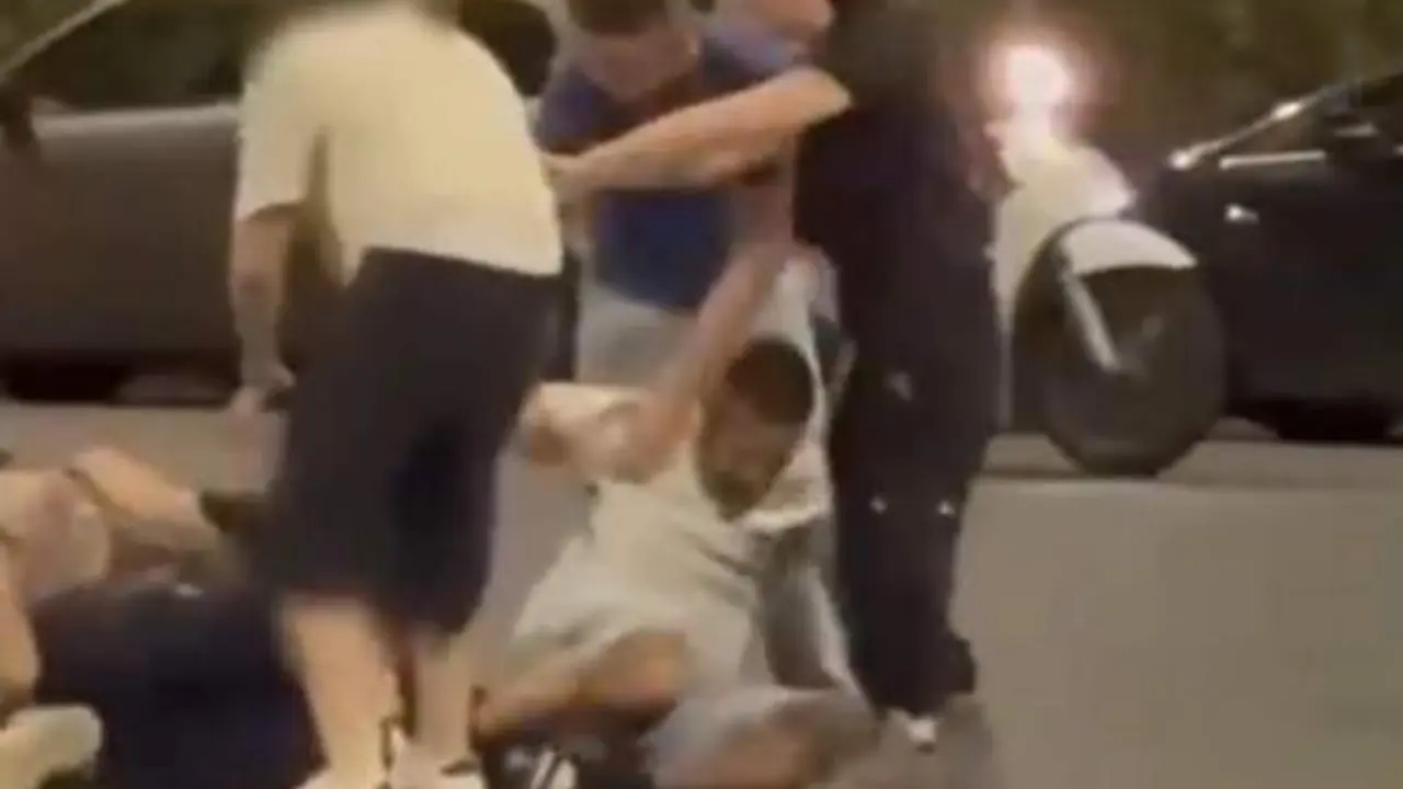 VIDEO. Agredida a latigazos y golpes una pareja gay en un ataque homófobo en grupo