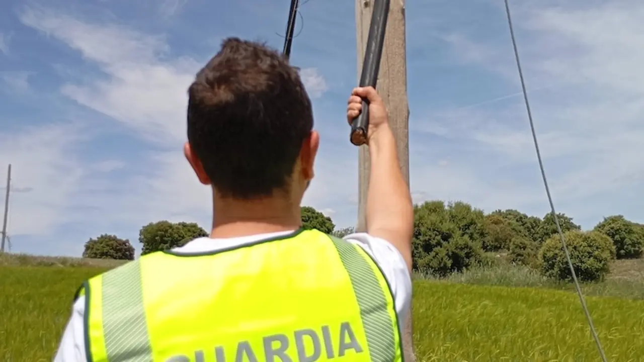 Detienen a dos personas por robar cable de cobre y a otras dos por receptación