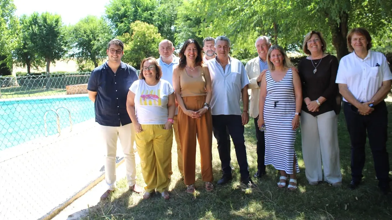 La delegada de la Junta de Comunidades en la provincia de Ciudad Real, Blanca Fernández, junto a los delegados provinciales en Mestanza
