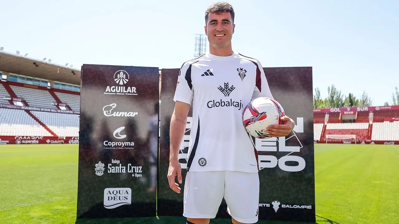 El extremo del Albacete Balompié, Jon Morcillo, ha sido presentado en el Carlos Belmonte