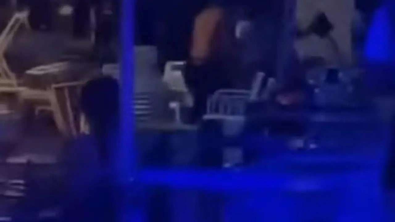 Intenta entrar en un bar que estaba cerrando, saca un cuchillo y siembra el pánico