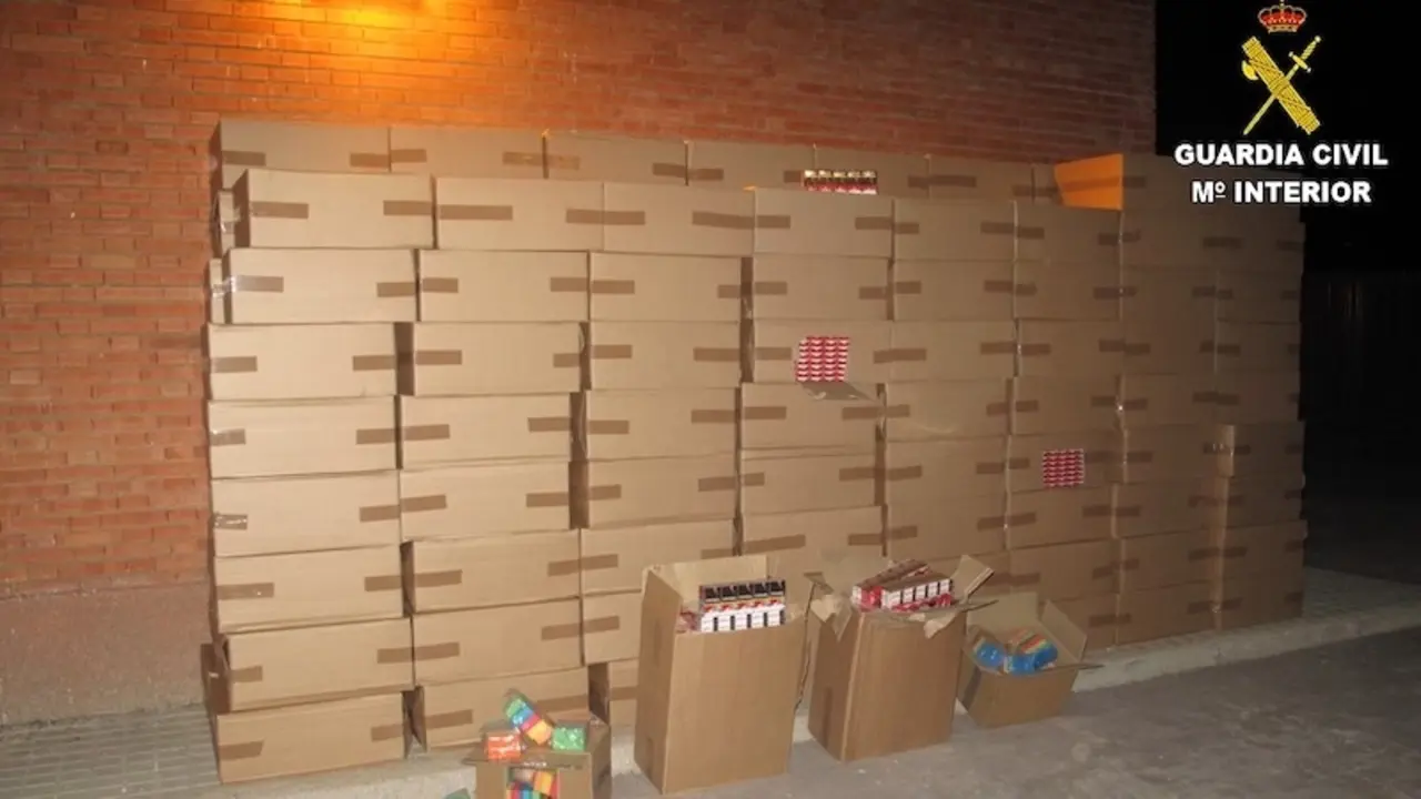 Detenido un camionero e intervienen 69.900 cajetillas de tabaco sin precinto fiscal