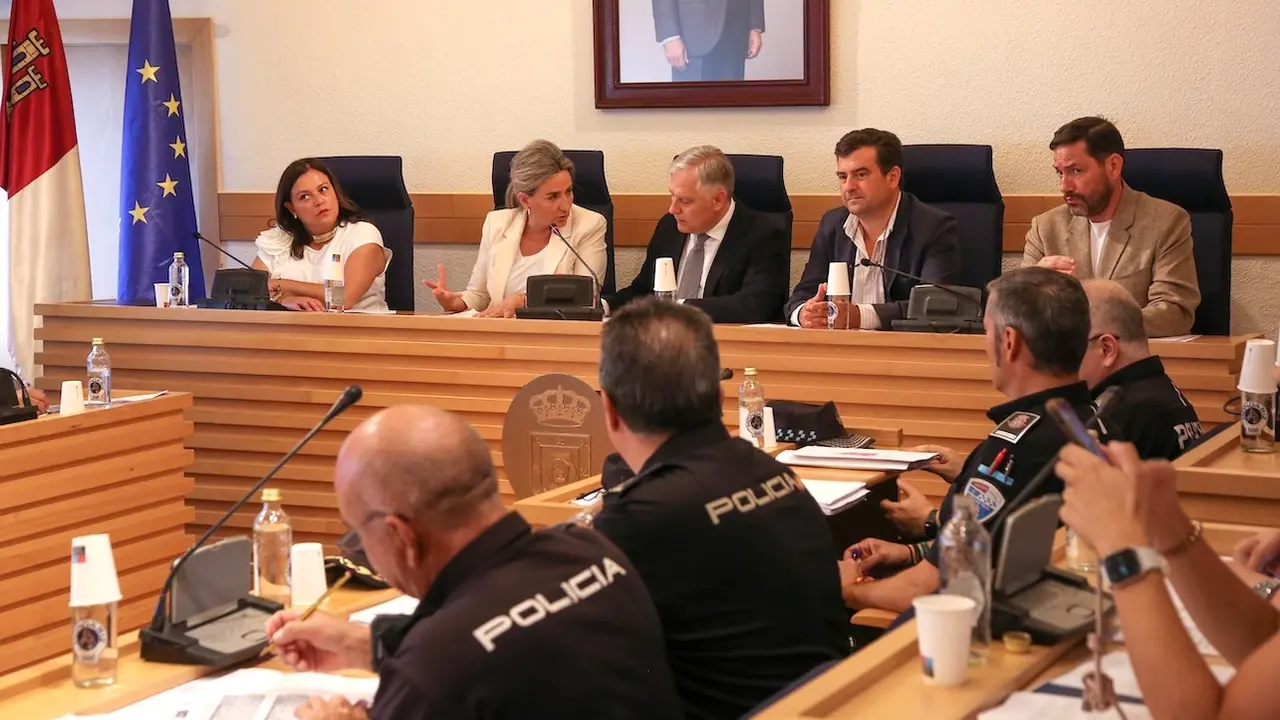 La delegada del Gobierno en Castilla-La Mancha, Milagros Tolón, ha presidido la reunión de la Junta Local de Seguridad de Ciudad Real