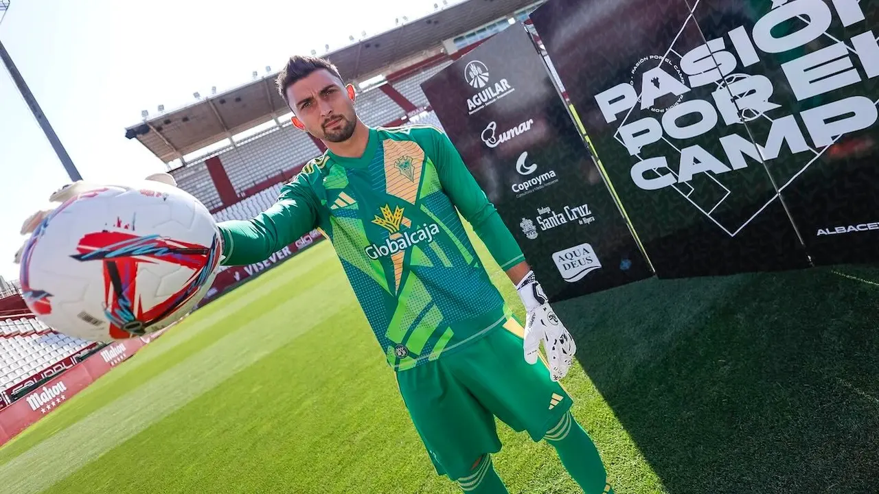 El meta Cristian Rivero, cedido del Valencia al Albacete, a demostrar el nivel que se espera de él