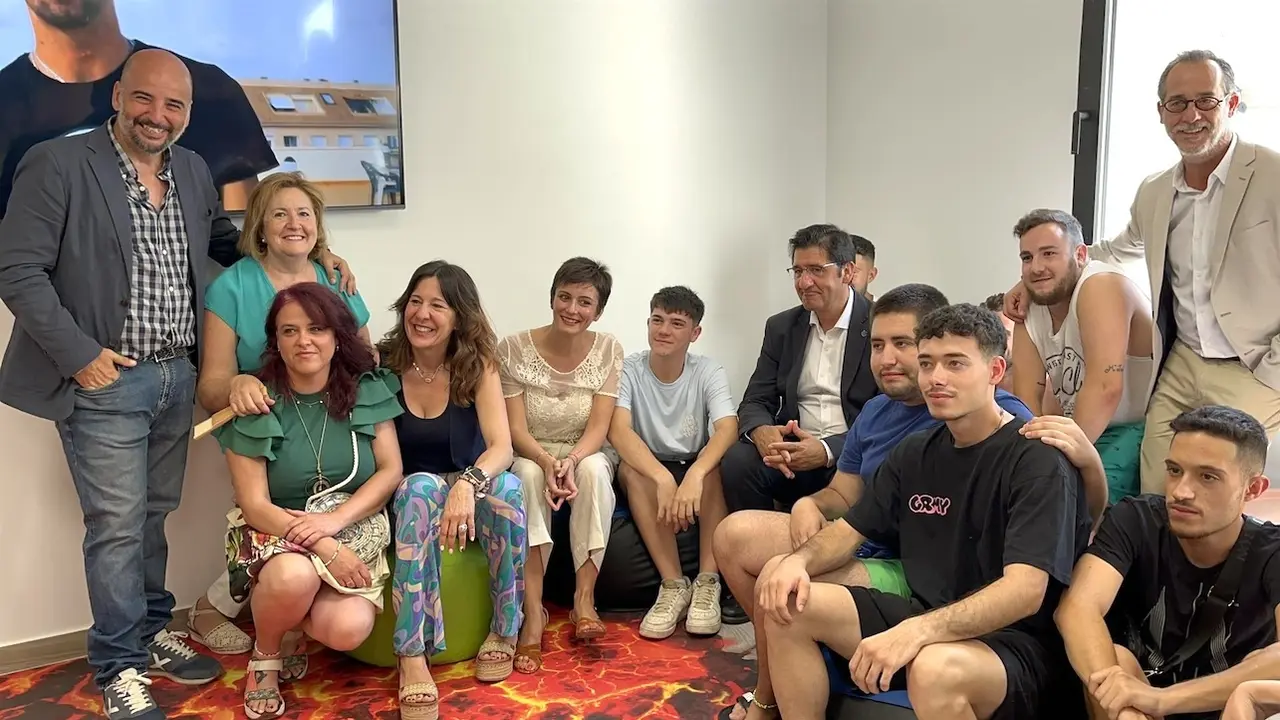 La ministra de Vivienda y Agenda Urbana, Isabel Rodríguez, ha inaugurado la Casa de la Juventud de Poblete (Ciudad Real)
