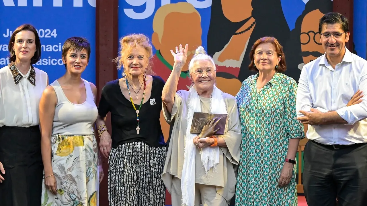 La actriz Lola Herrera recibe el Premio Lorenzo Luzuriaga en el Festival Internacional de Teatro Clásico de Almagro - EFE/ Jesús Monroy