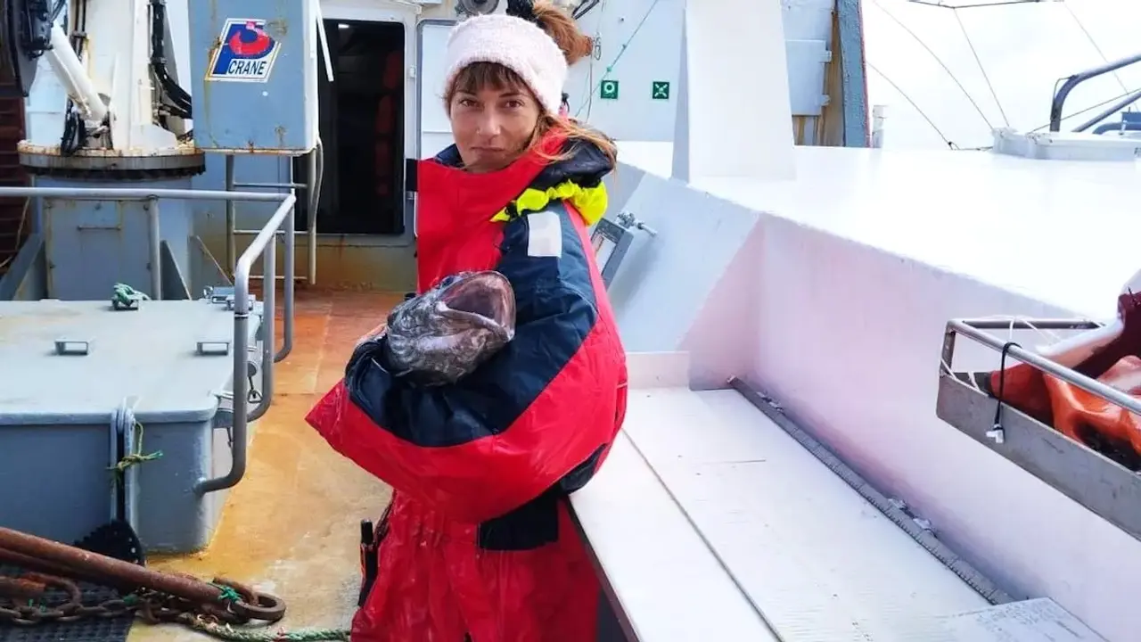 La bióloga de Albacete, Amparo Burguillos, entre los supervivientes del naufragio en las Malvinas