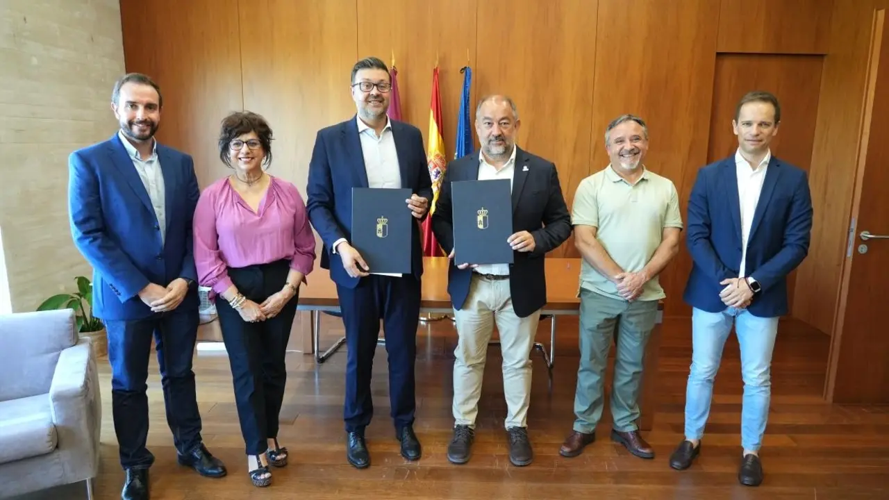 La Junta y la UCLM acuerdan impulsar la innovación educativa y proyectos de aprendizaje