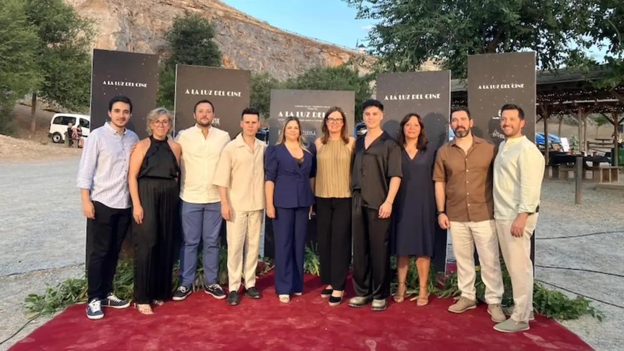 La consejera portavoz del Gobierno de Castilla-La Mancha, Esther Padilla, asistió este sábado a la segunda jornada del festival ‘A la luz del cine’, que se ha celebrado en la localidad toledana de Consuegra