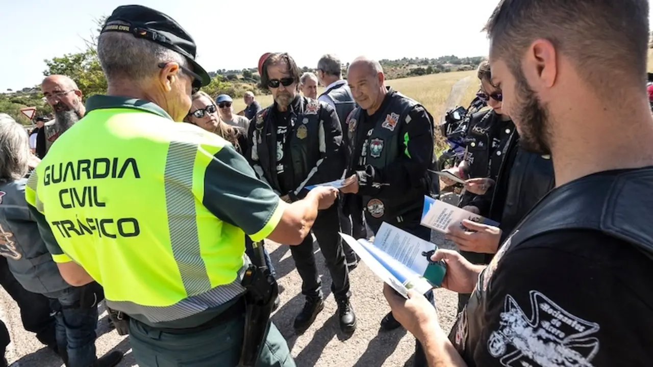 Una campaña de tráfico informa a motoristas en Albacete para reforzar su seguridad