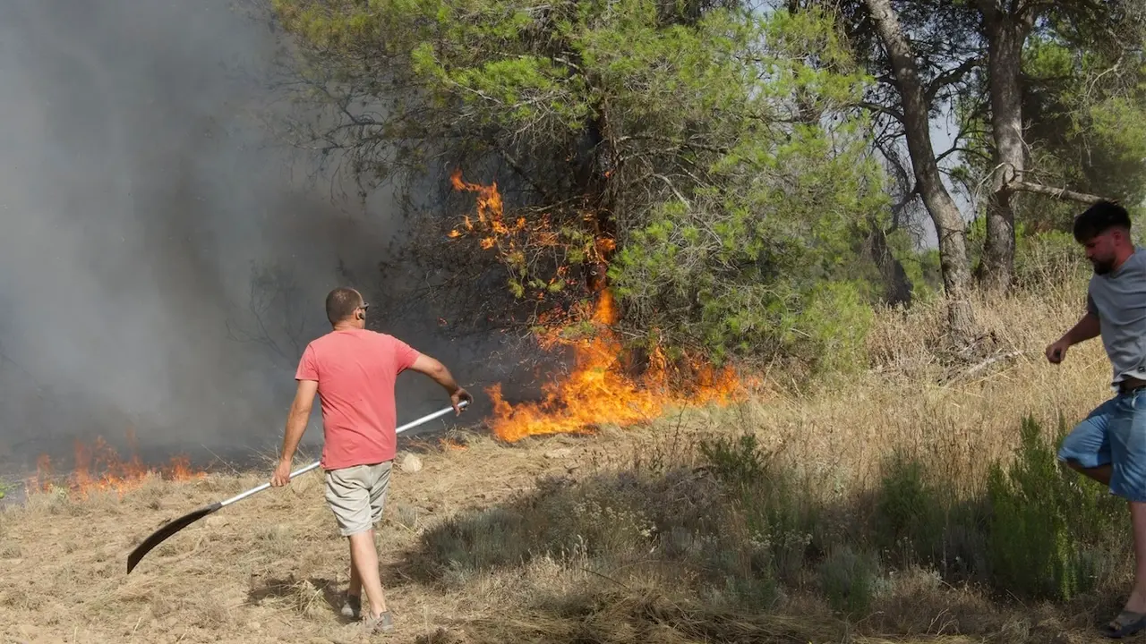 Desconfinan los pueblos próximos al incendio de Valverdejo (Cuenca), perimetrado al 90% - EFE / Álvaro Del Olmo