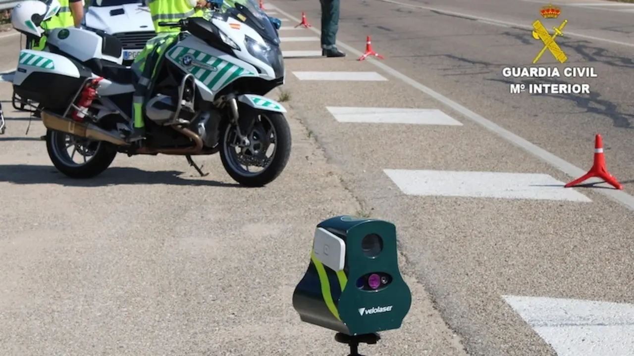 Investigado por conducir a 213 kilómetros por hora en la AP-36 en Las Pedroñeras (Cuenca), control, Guardia Civil de Tráfico