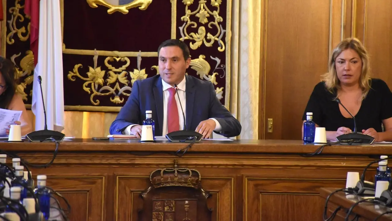 El presidente de la Diputación de Cuenca, Álvaro Martínez Chana, ha presidido el pleno de la institución provincial