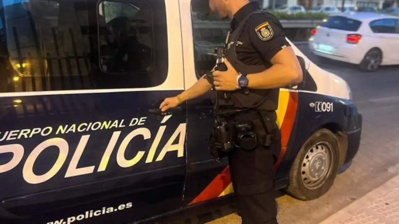 Cosen a cuchilladas a un chico de 28 años atacado por la espalda en un parque, policía nacional, agente,