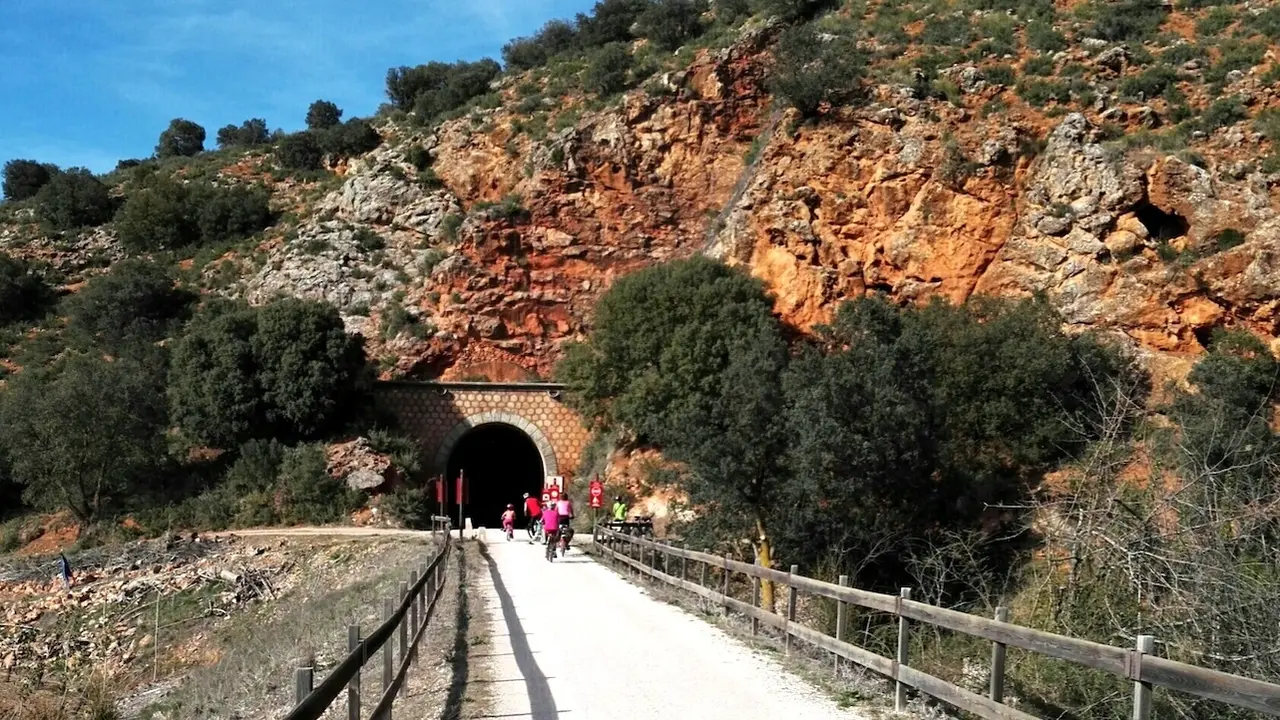 La Diputación de Albacete y la Fundación de los Ferrocarriles Españoles avanzan en su colaboración para promover el Camino Natural Vía Verde FC. Baeza-Utiel