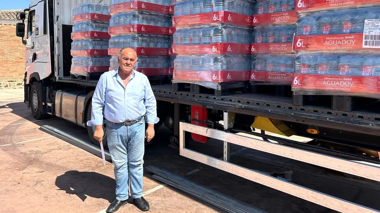 La Diputación de Toledo suministra 17.000 litros de agua embotellada a Buenasbodas