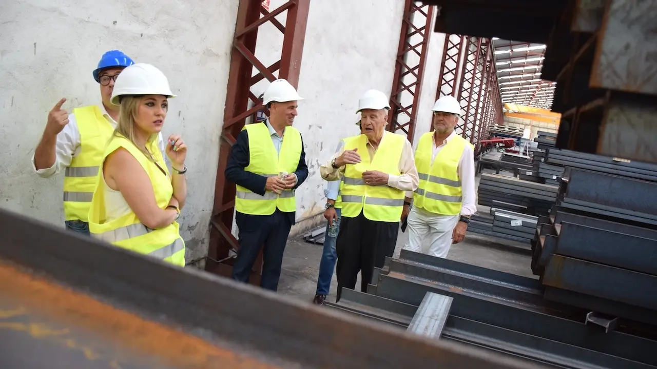 El director general de Empresas, Javier Rosell, ha visitado las instalaciones de la empresa Librado Loriente en Tarancón (Cuenca)