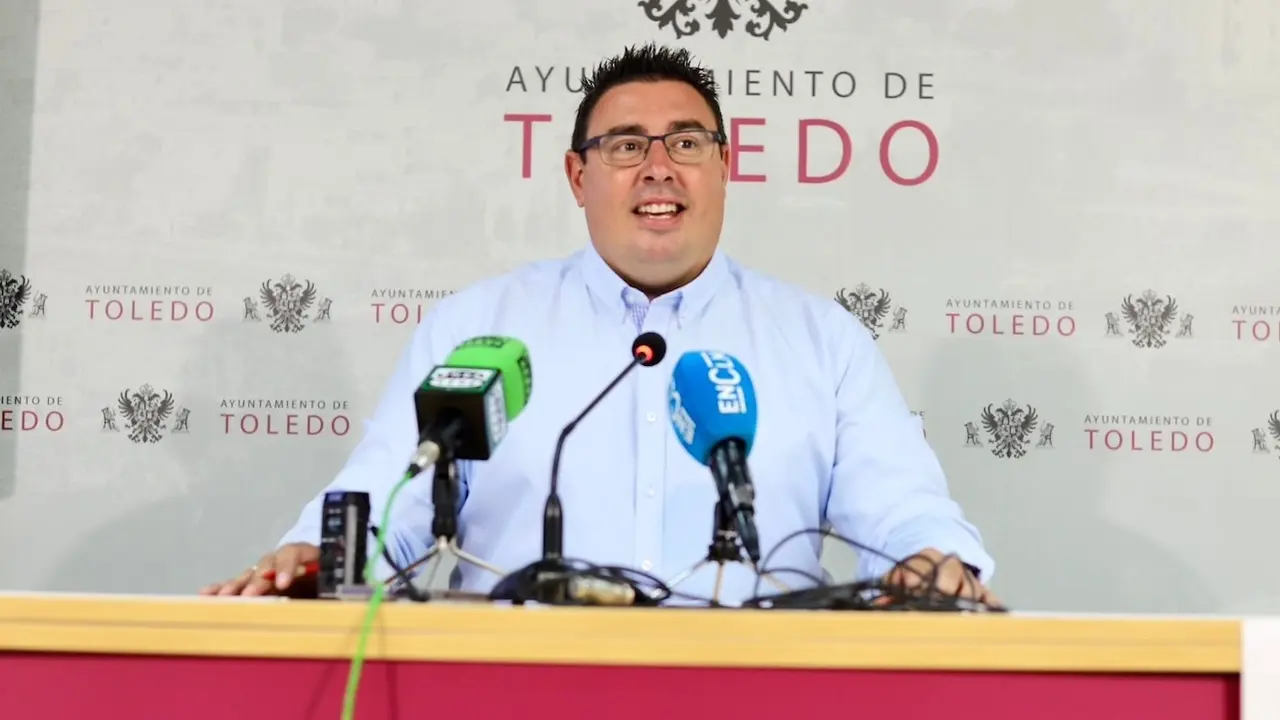 El concejal de Festejos y Juventud del Ayuntamiento de Toledo, José Vicente García-Toledano, ha presentado el programa de la Feria y Fiestas de Agosto