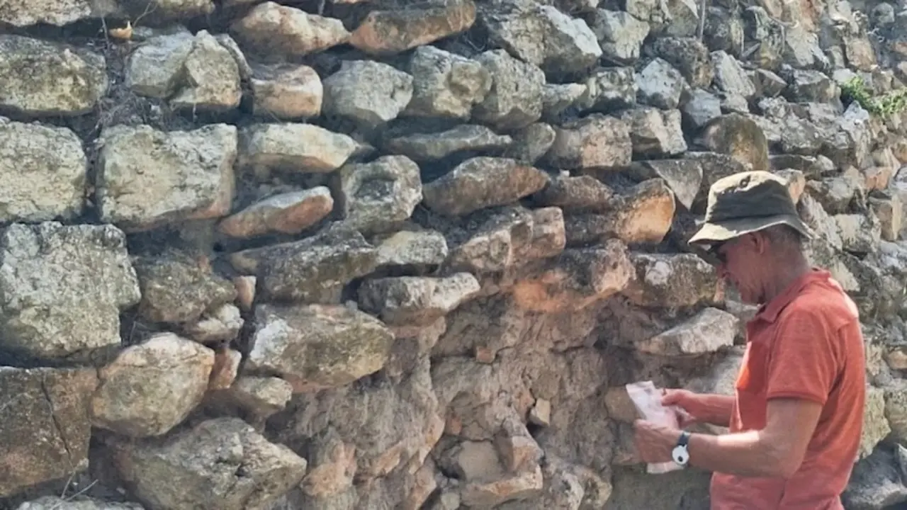 La Complutense realiza un trabajo de campo para recuperar 'El Acequión'