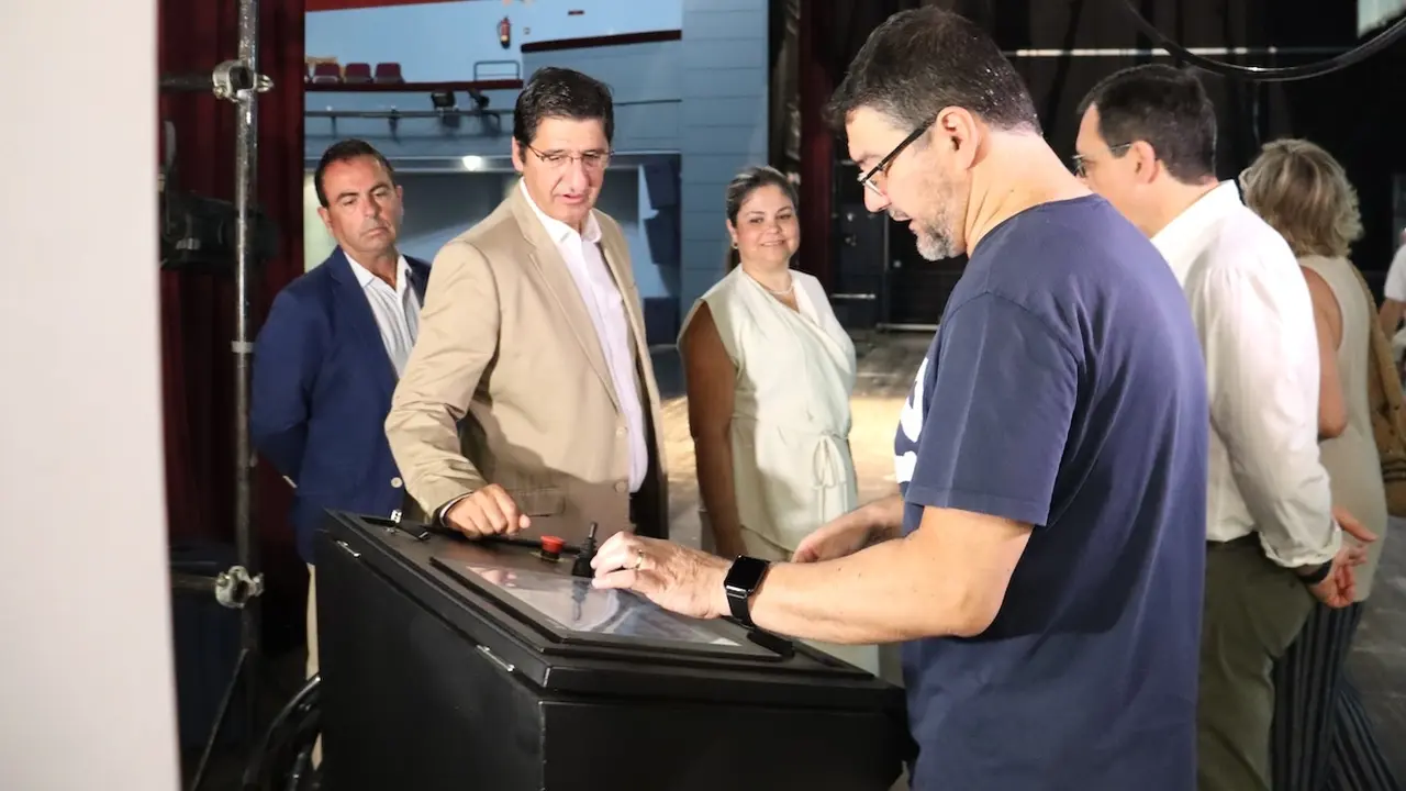 El vicepresidente segundo del Gobierno de Castilla-La Mancha, José Manuel Caballero, ha visitado el Teatro Don Quijote en el municipio de Consuegra (Toledo)