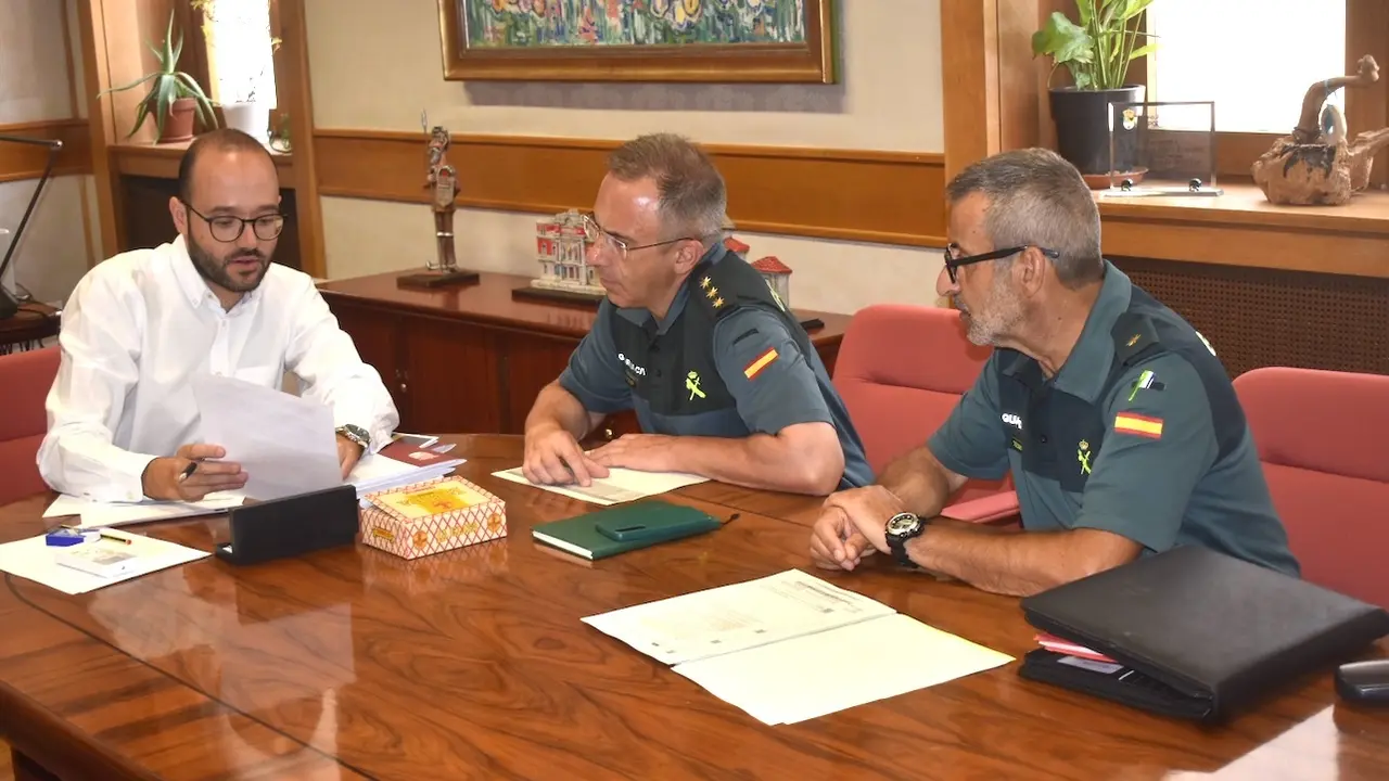 El vicepresidente provincial con el coronel jefe de la Comandancia de la Guardia Civil de Albacete