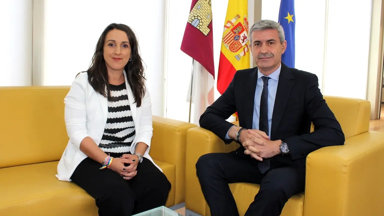 La delegada provincial de Agricultura, Ganadería y Desarrollo Rural, Elena Martín Bravo, junto al delegado de la Junta en Toledo, Álvaro Gutiérrez