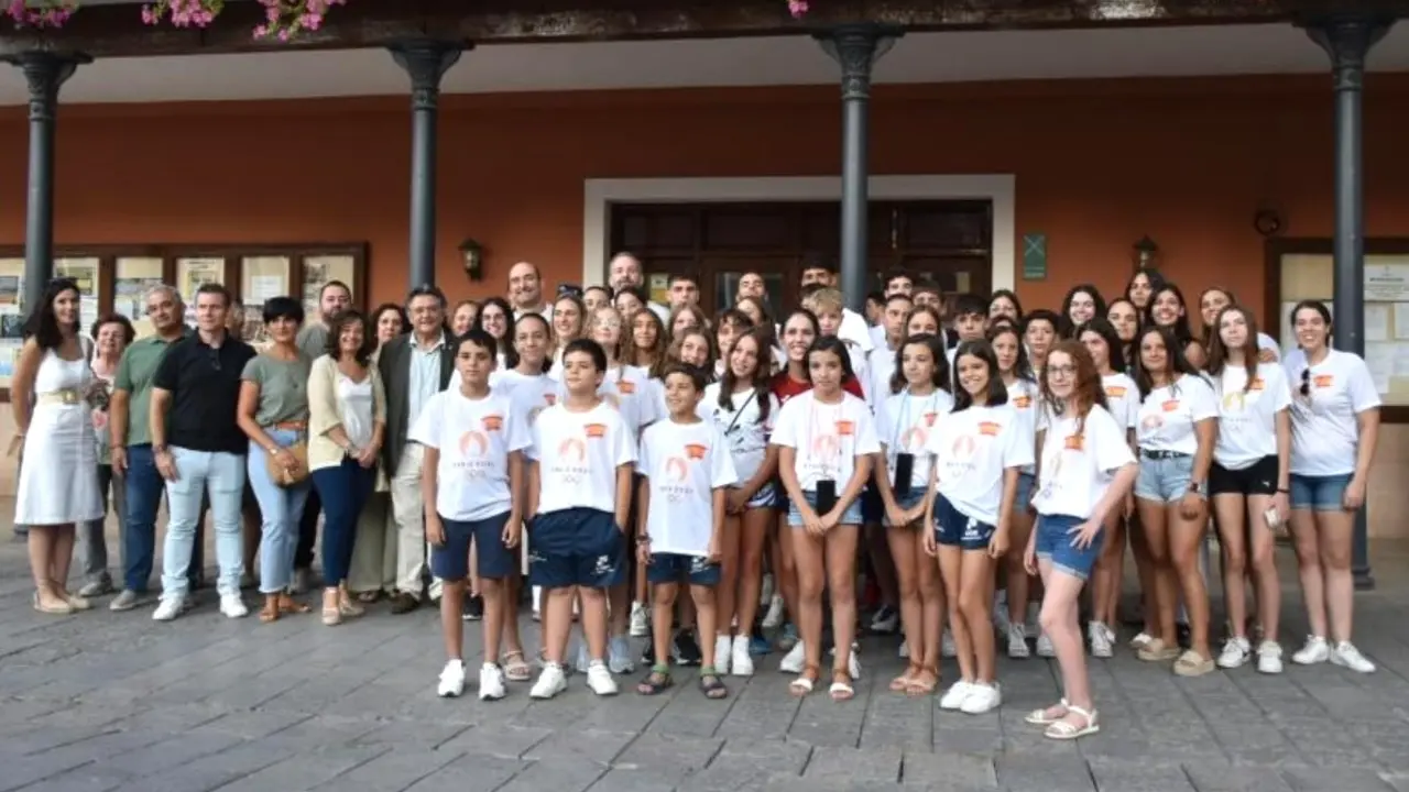 Laura Cabanes recibe un homenaje sorpresa en Daimiel al regresar de París