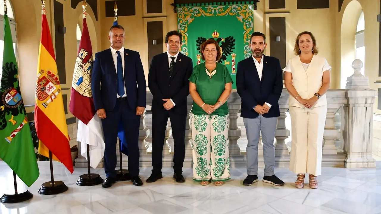 Reunión entre la presidenta de la Diputación de Toledo, Concepción Cedillo, y su homólogo en la Diputación de Ciudad Real, Miguel Ángel Valverde