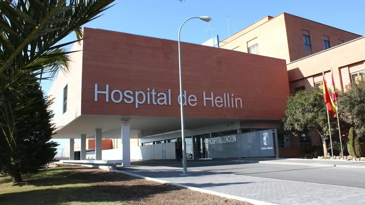 En la imagen de archivo el Hospital de Hellín (Albacete) donde ha sido trasladado el hombre agredido y atracado