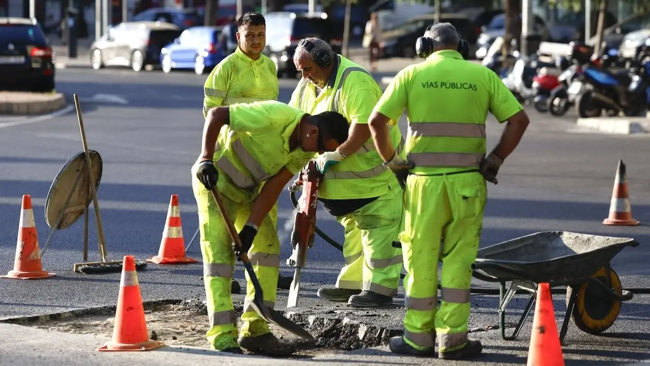trabajadores, empleo, obras públicas, empleo, paro, parados, EPA, encuesta de población activa, operarios, empleados, trabajo, vías públicas,