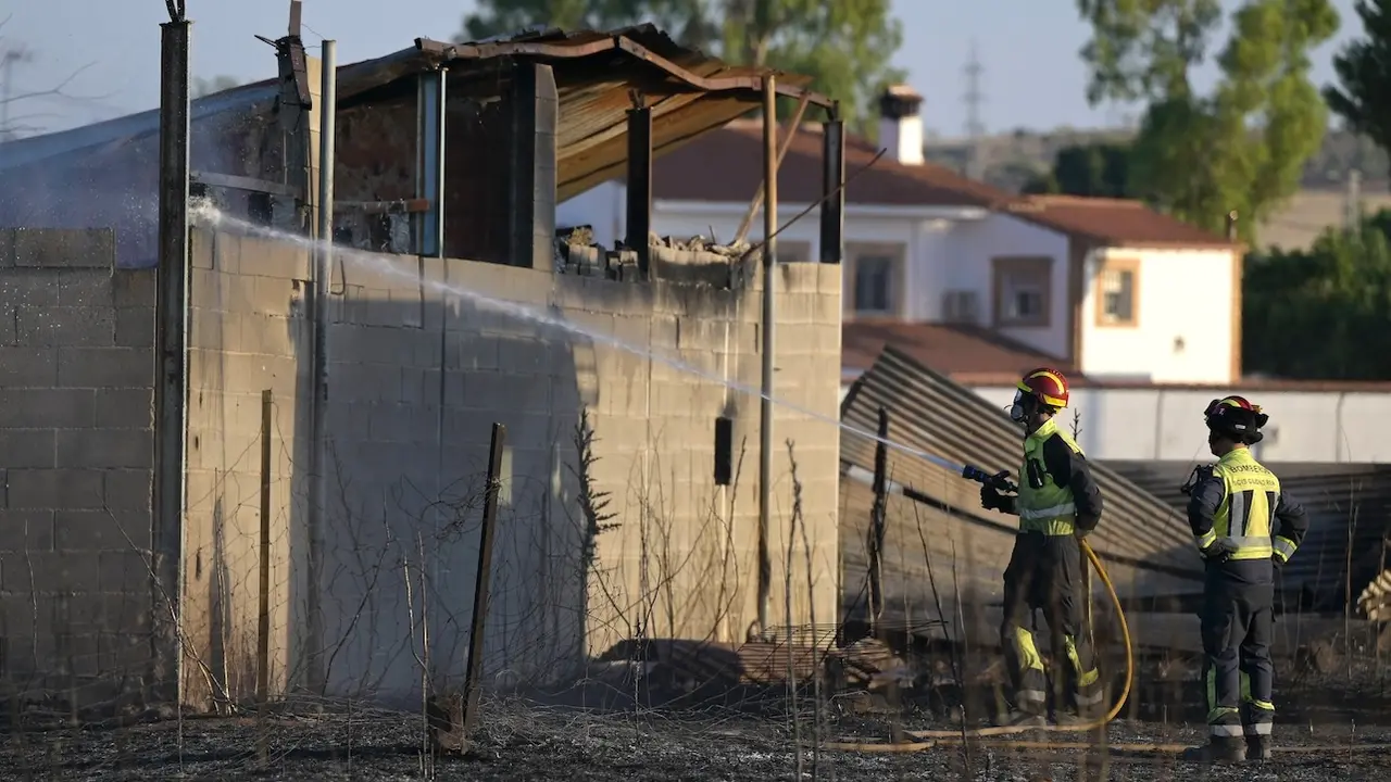 Un incendio agrícola daña una vivienda y varios locales de ensayo en Ciudad Real - EFE/Jesús Monroy