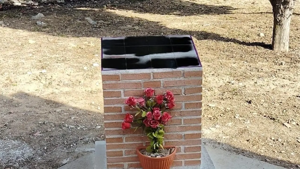 Denuncian la vandalización de una placa que recuerda a guerrilleros en Fuensalida (Toledo)