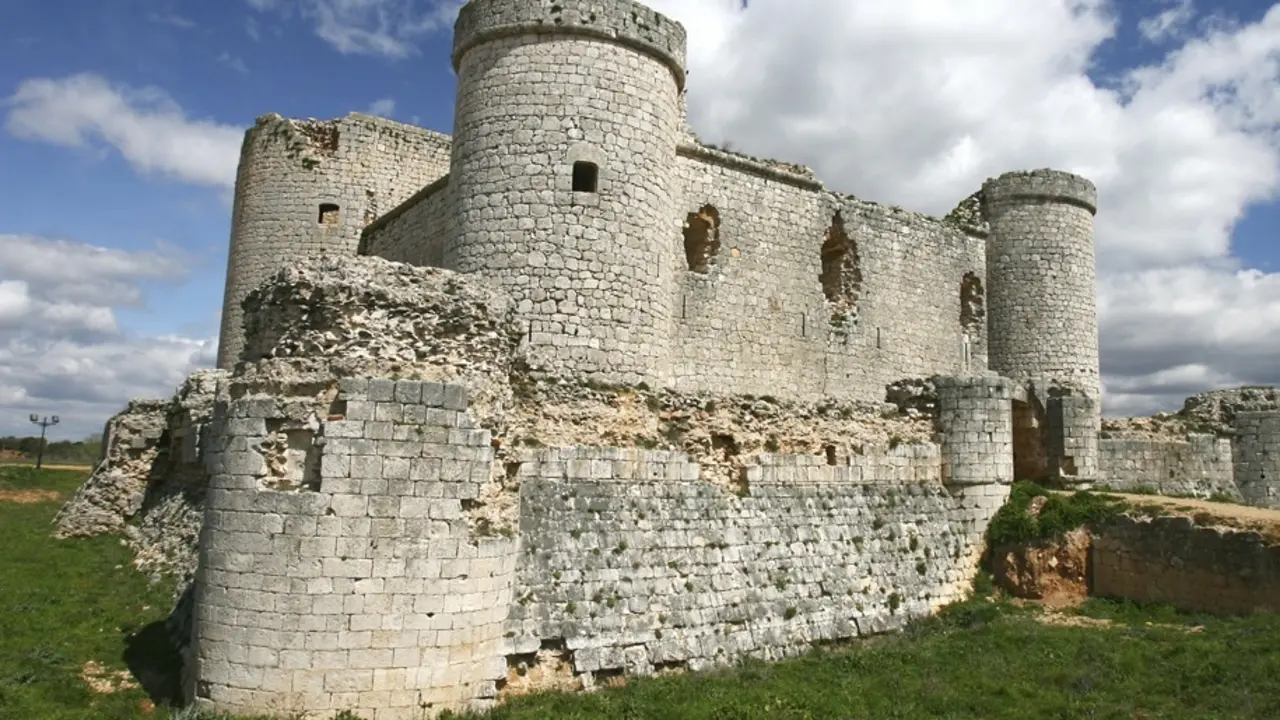 En la imagen de archivo el castillo de Pioz (Guadalajara)