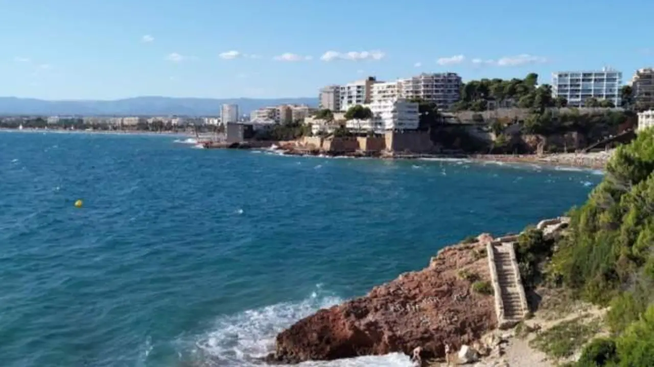 Muere un hombre embestido por una embarcación mientras se bañaba en la playa