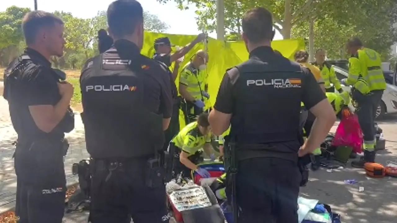 Muere un hombre de 44 años desplomado en un parque por un golpe de calor, policía, atropello