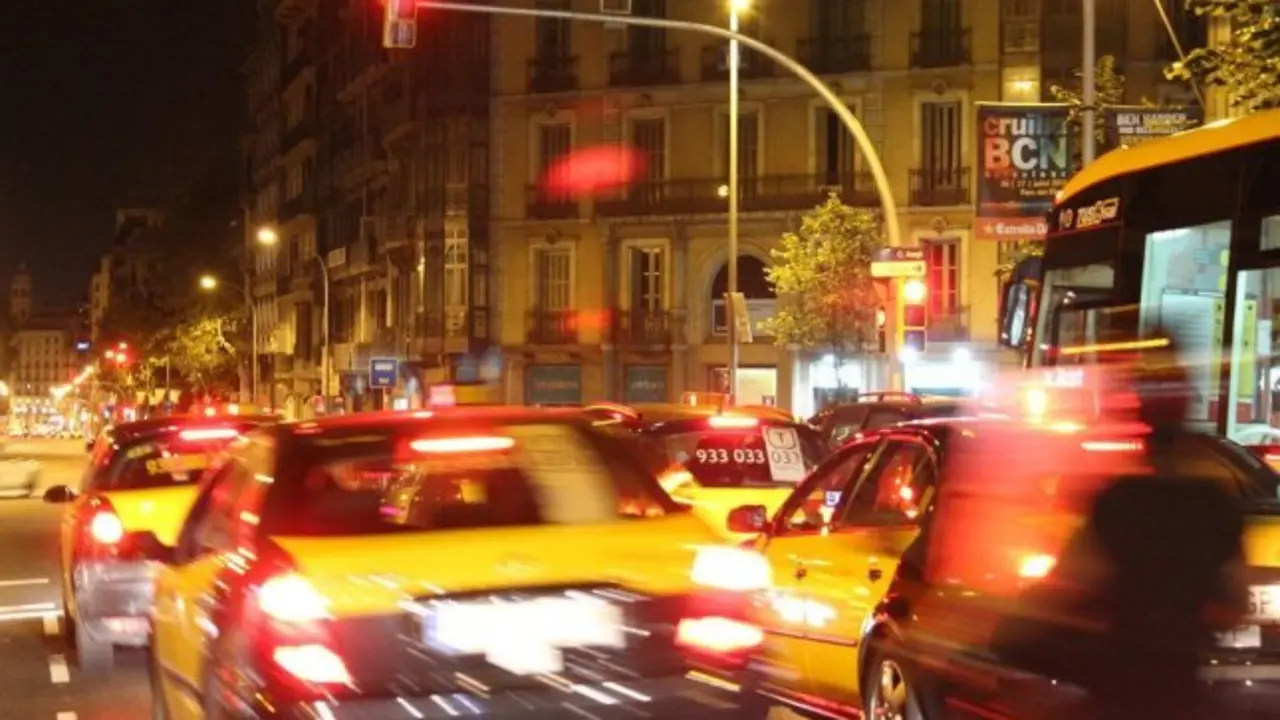 Un hombre muere en un taxi volviendo a su casa de fiesta: tenía varias heridas