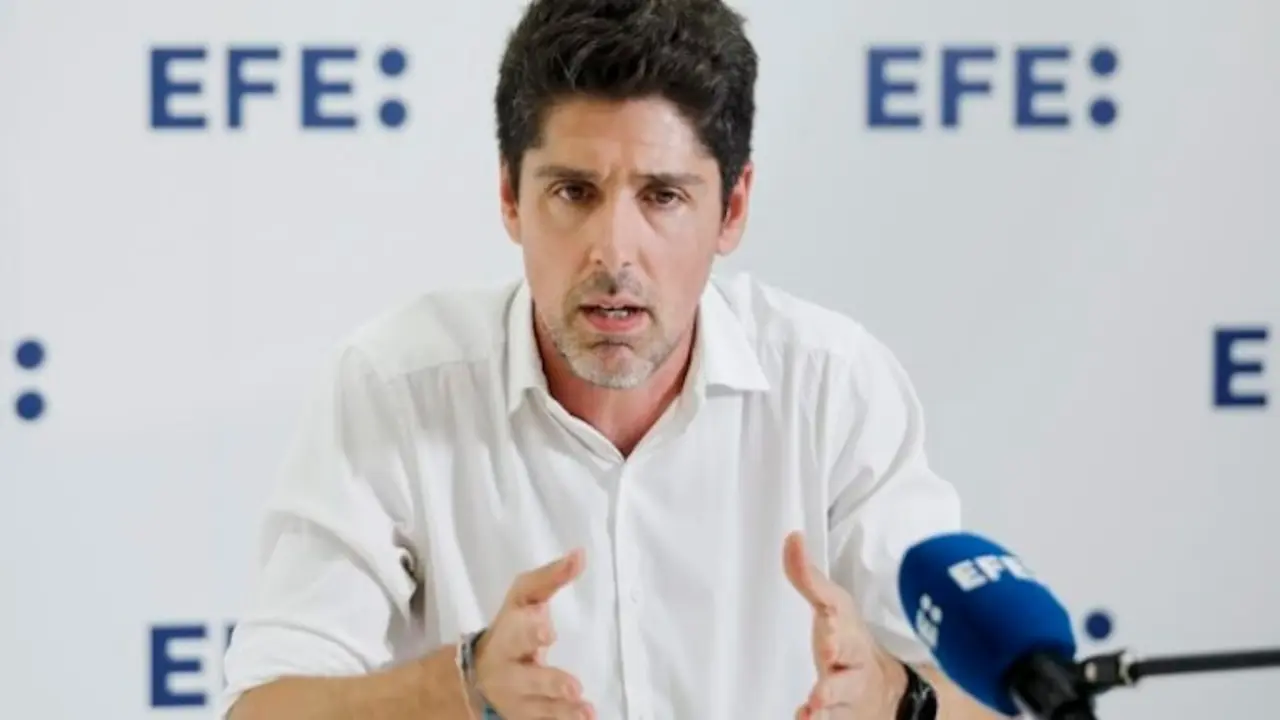 El portavoz de Comuns en el Parlamento catalán, David Cid, en un momento de la entrevista - EFE/Andreu Dalmau