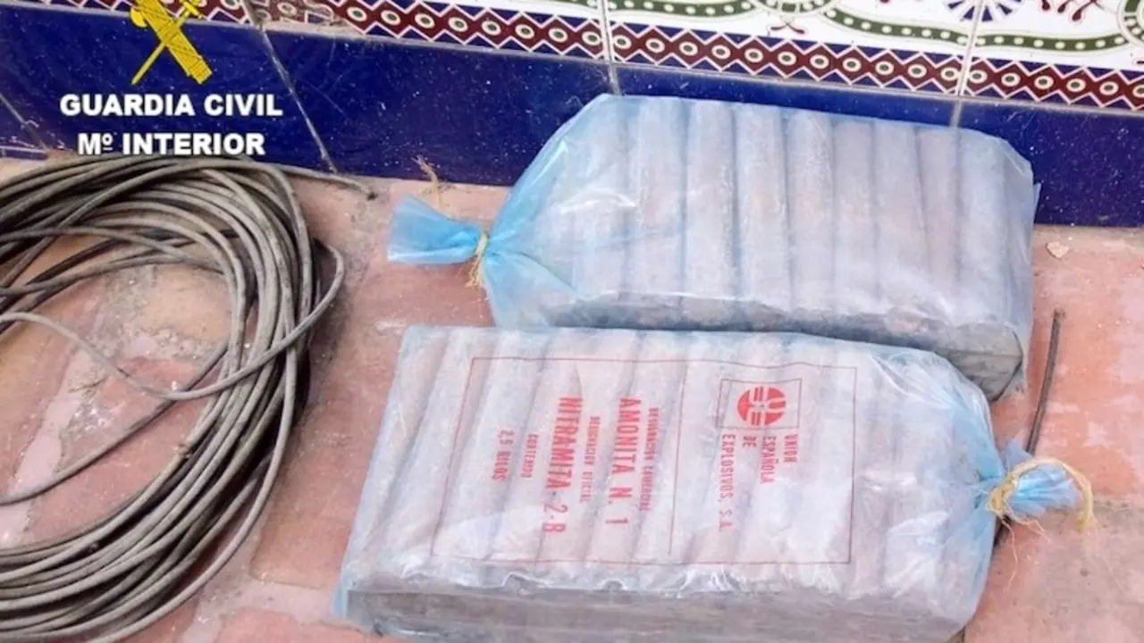 Encuentran un kilo de explosivos al demoler una casa deshabitada en Sisante (Cuenca)