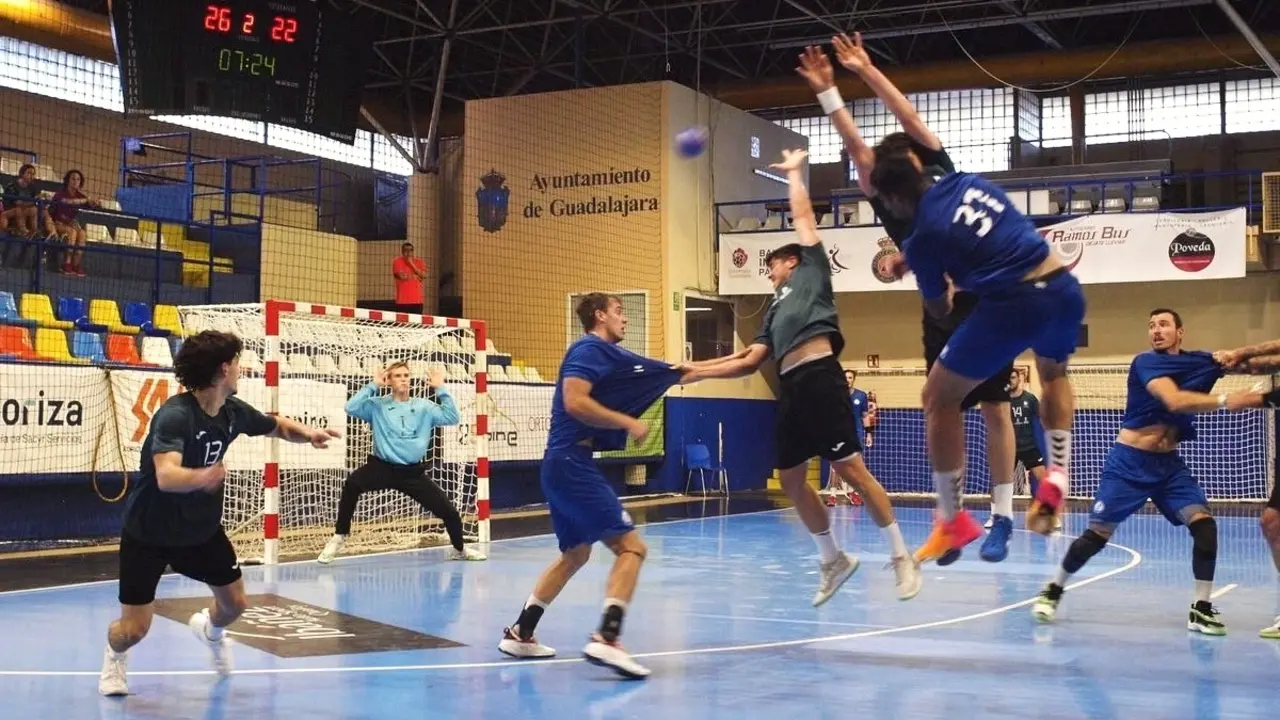 El BM Guadalajara supera al Rebi BM Cuenca en la segunda mitad del derbi (39-33) - Fotografía: Raúl Saíz