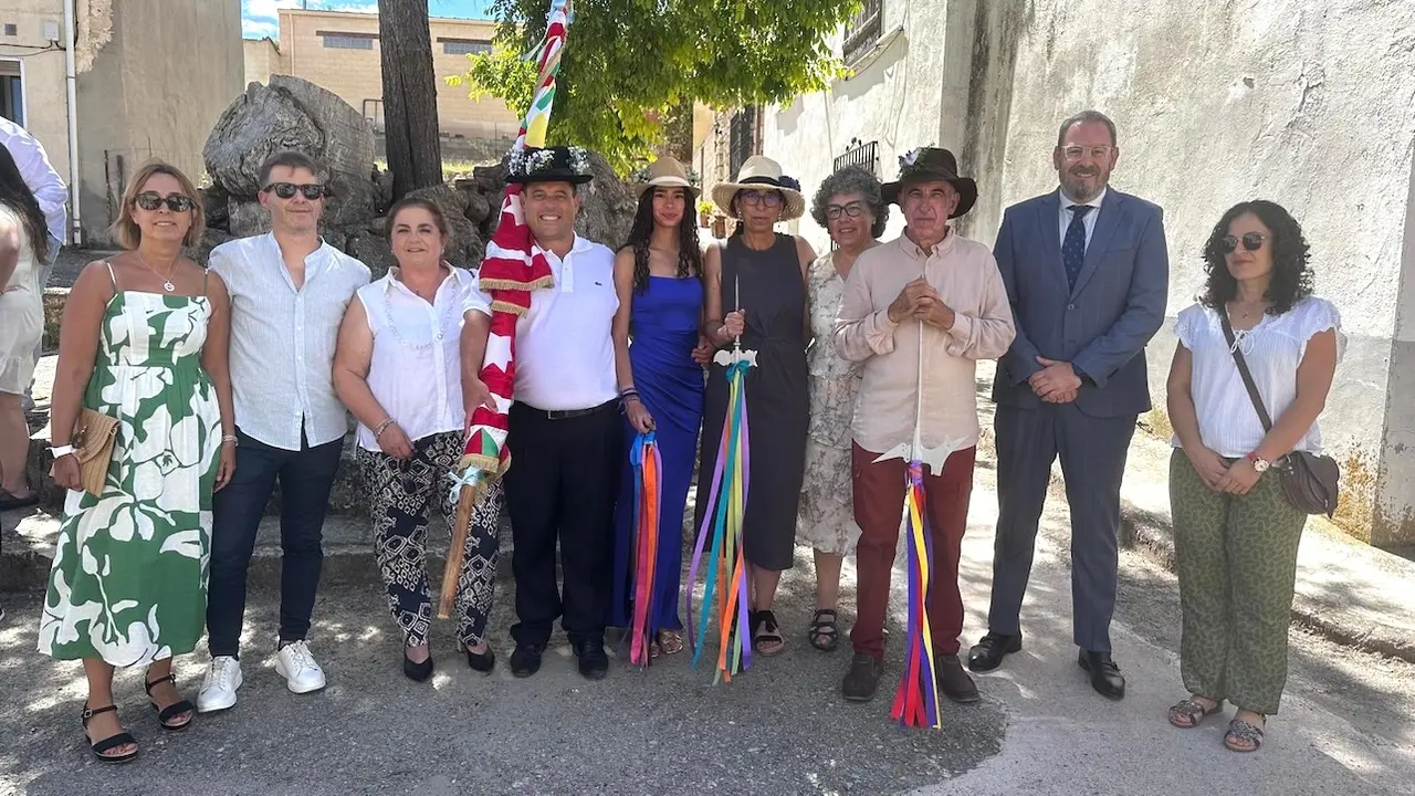 El viceconsejero de Administración Local y Coordinación Administrativa, Eusebio Robles, durante su asistencia a las fiestas patronales en honor a San Mamés en la localidad guadalajareña de Taravilla