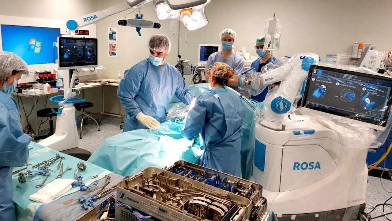 El Hospital General Mancha Centro optimiza las cirugías de prótesis de rodilla con tecnología robótica de vanguardia
